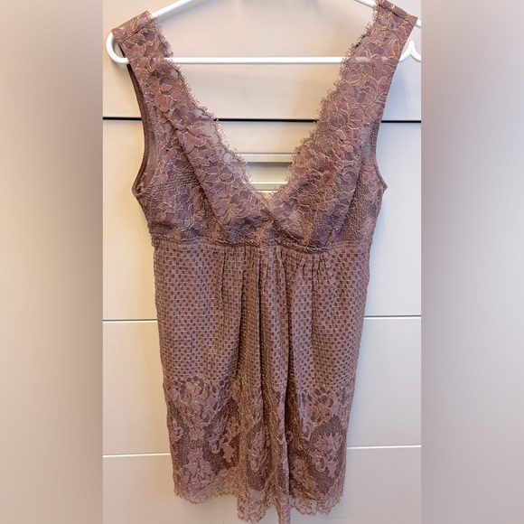 BCBGMaxAzria plunging neckline Lace short Dress in Dusty Rose women's size 6 - Picture 3 of 11
